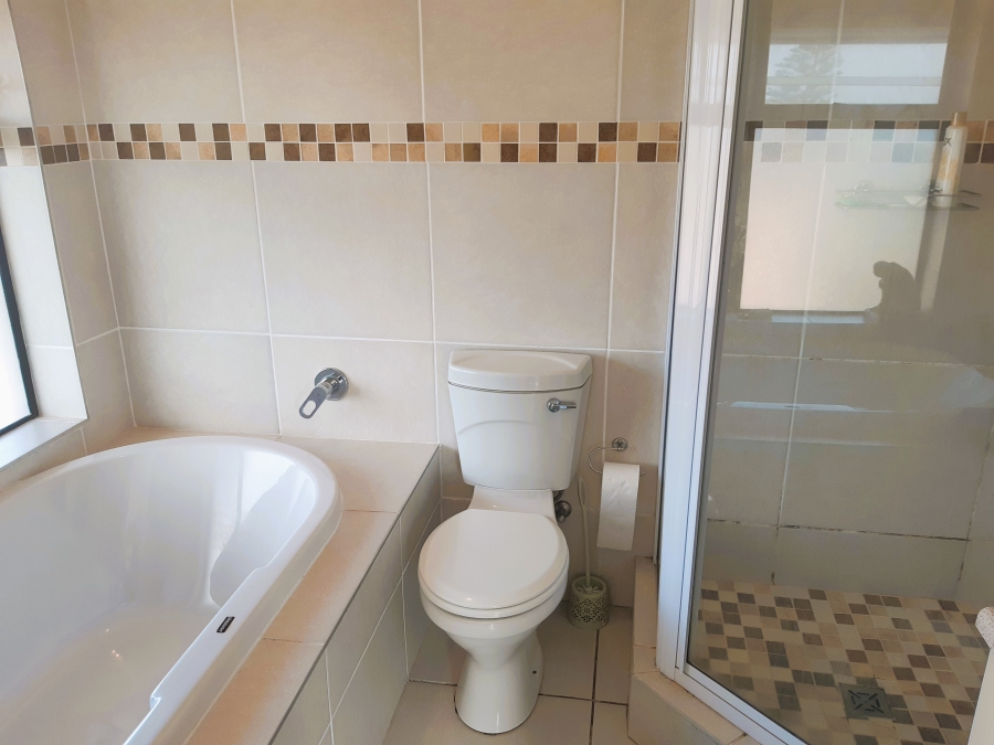 5 Bedroom Property for Sale in Paradise Beach Eastern Cape